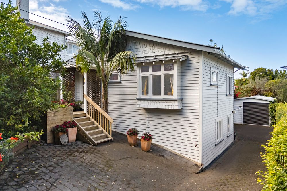 20 Lake Road, Devonport