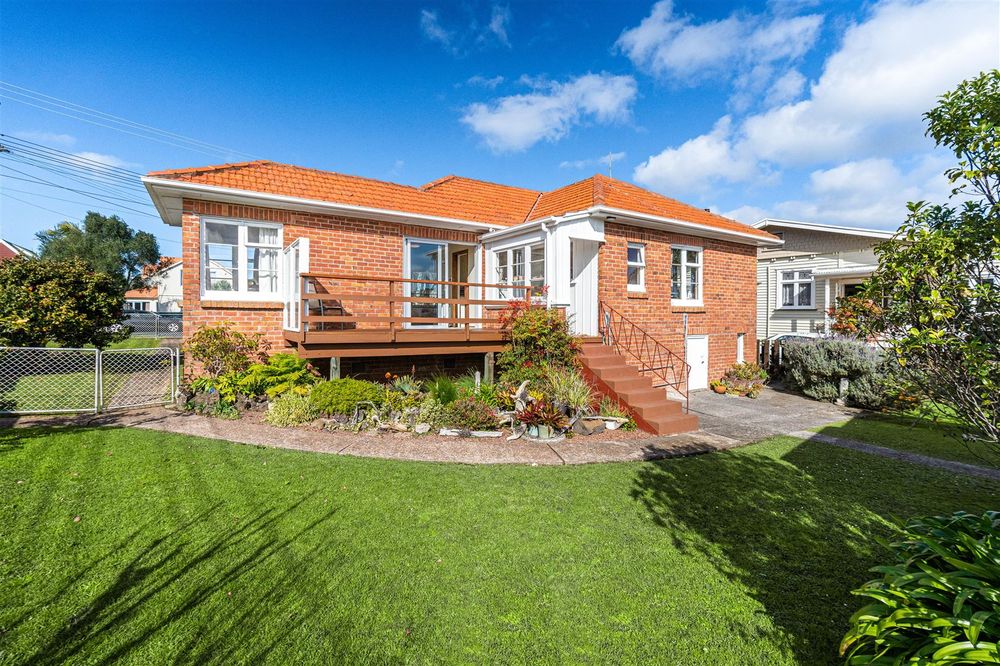 52 Old Lake Road, Devonport